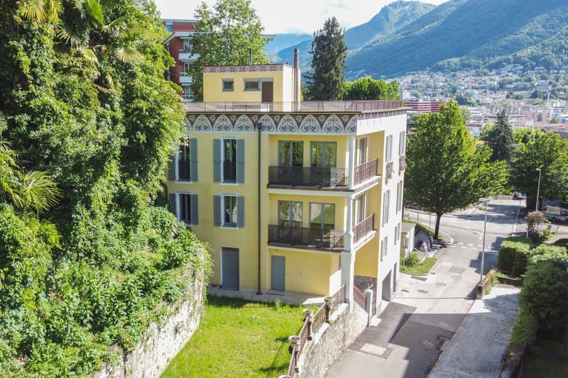 Lussuosa villa in quartiere residenziale, a due passi dalla città (2)