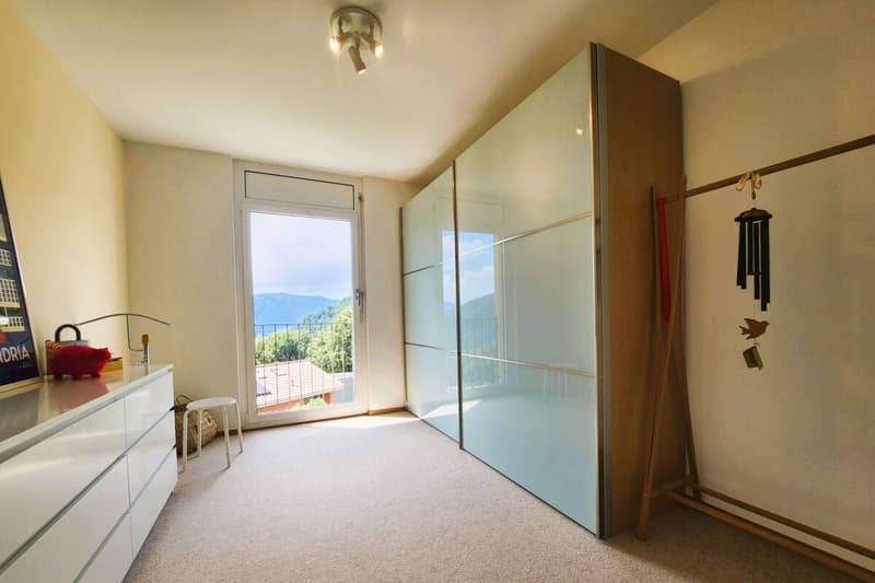 Detached house with garden and lake view (8)