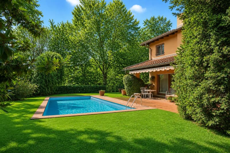 Prestigiosa villa con piscina in posizione esclusiva (1)