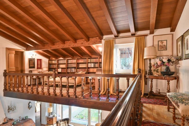 Prestigiosa villa con piscina in posizione esclusiva (9)