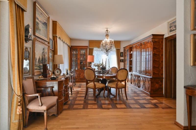 Prestigiosa villa con piscina in posizione esclusiva (3)