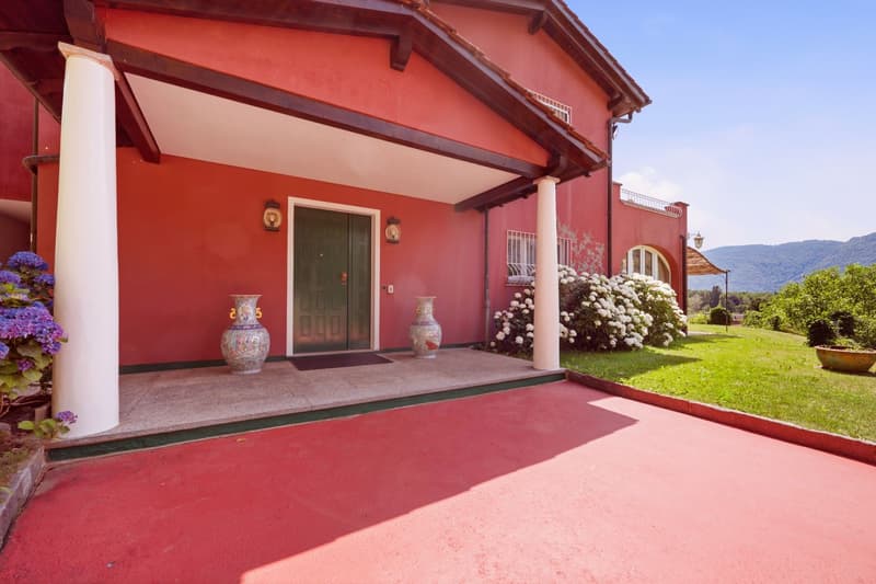 Bella e spaziosa con grande giardino privato (1)