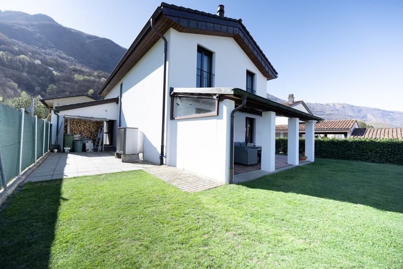 Exclusive villa with large garden (15)