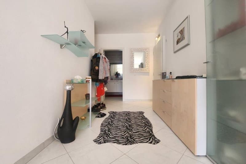 2.5-Zimmer-Wohnung mit privatem Innenhof in zentraler Lage von Muralto (7)