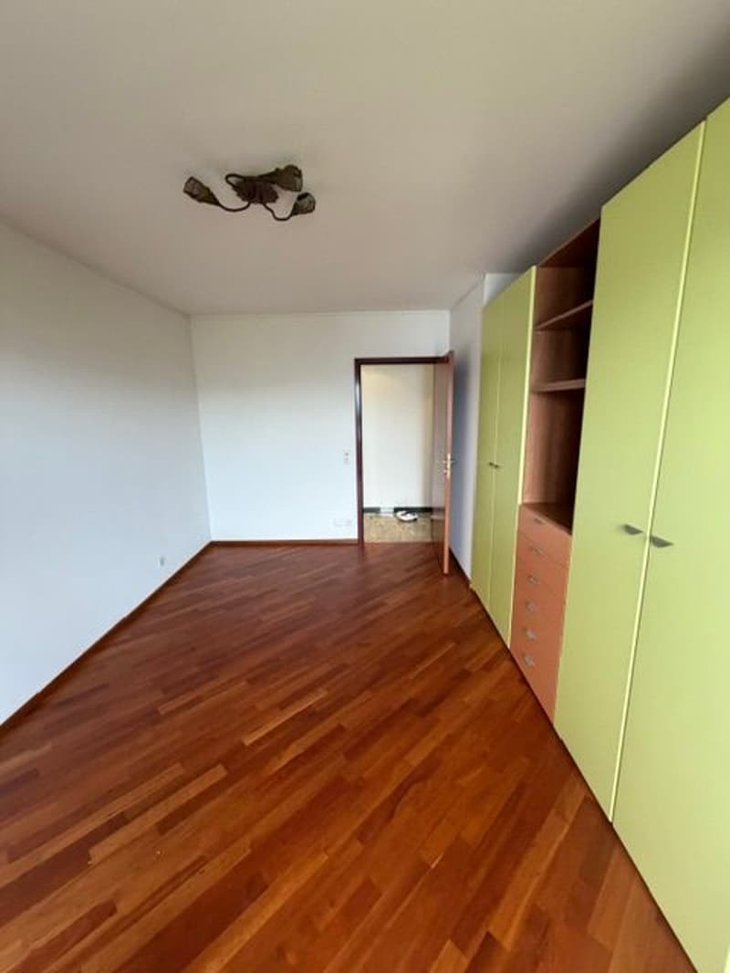 Exklusive Villa mit direktem Seeanstoss – Zeitlose Eleganz an einer der begehrtesten Lagen des Luganersees (4)