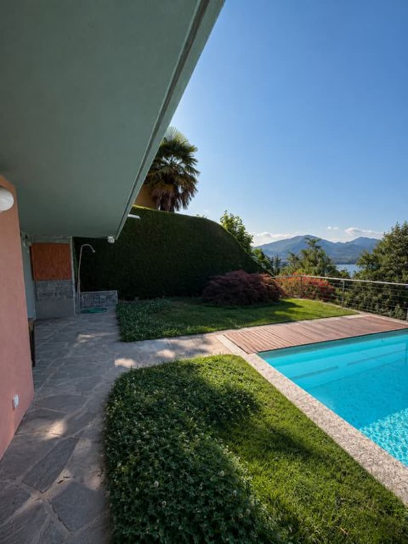 Exklusive Villa mit direktem Seeanstoss – Zeitlose Eleganz an einer der begehrtesten Lagen des Luganersees (7)