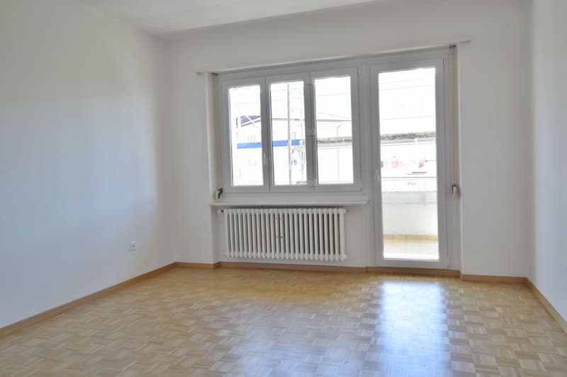 For rent: partially renovated 3.5-room apartment. (2)