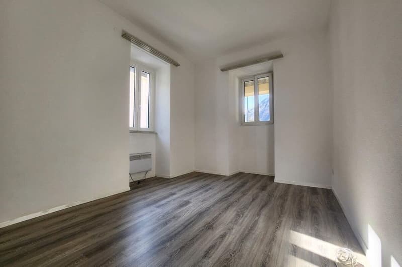 Historic multi-family house with rustic building in the heart of Avegno (8)