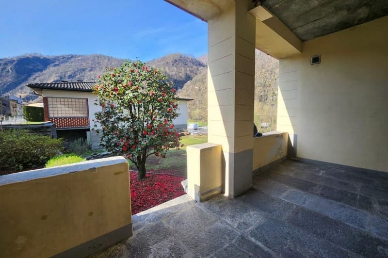 Historic multi-family house with rustic building in the heart of Avegno (5)