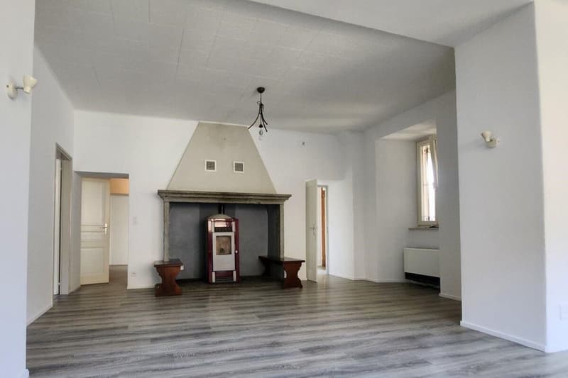 Historic multi-family house with rustic building in the heart of Avegno (6)