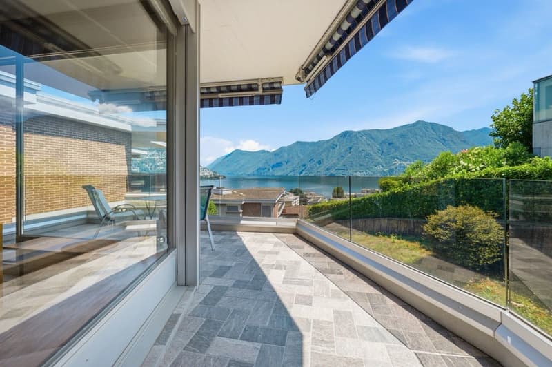 Attico luminoso con ampia vista aperta sul lago (1)