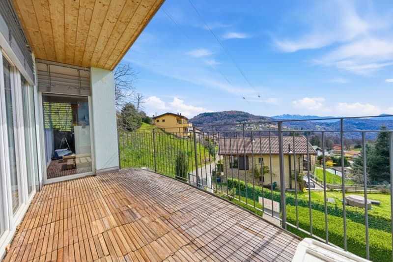 Helles und großzügiges Haus mit Panoramablick, Garten und großem Dachgeschoss (2)