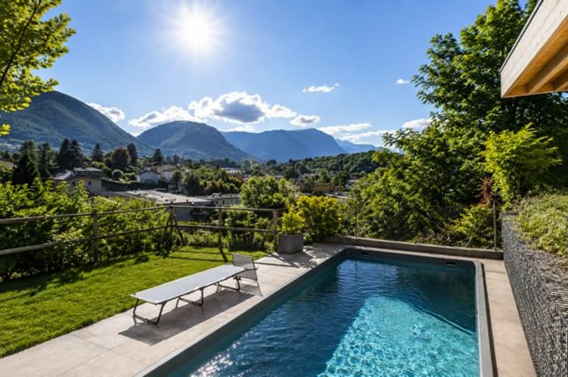 Elegante, zeitgenössische Villa mit großzügigem Garten, Swimmingpool und Terrassen (1)