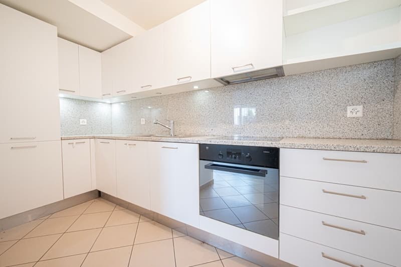 Beautiful village-core house with parking (2)