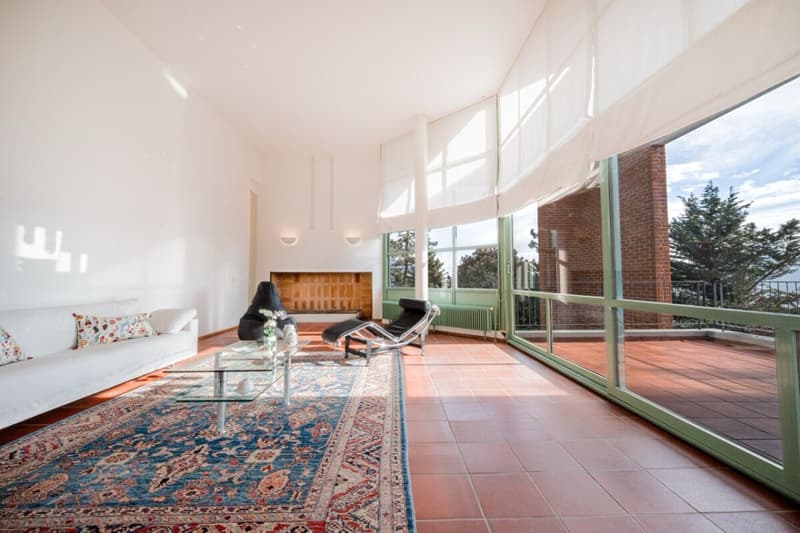 Iconic architectural villa with panoramic views (2)