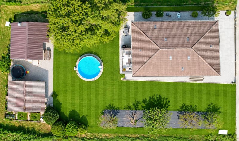 Casa bifamiliare totalmente ristrutturata con ampio terreno a Ligornetto (2)