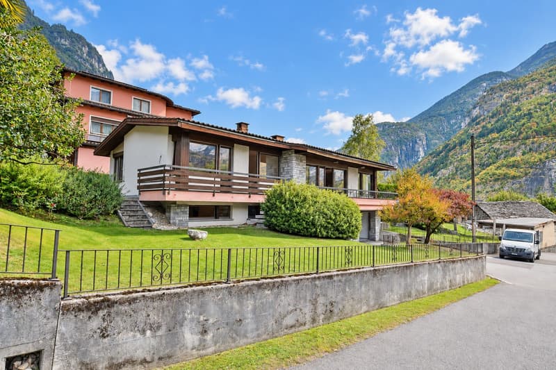 Schönes Einfamilienhaus mit freier Aussicht (1)