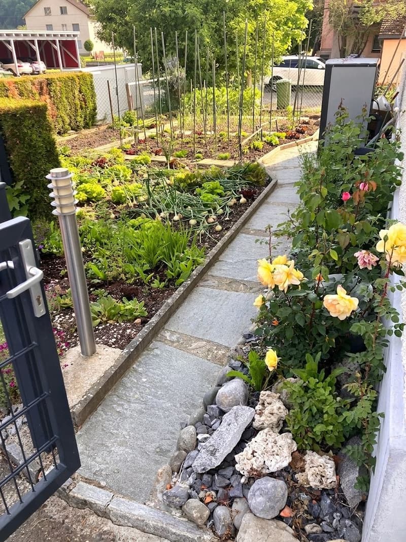 Freistehendes 9-Zimmer-Haus mit Garten - neu für CHF 975'000. (9)