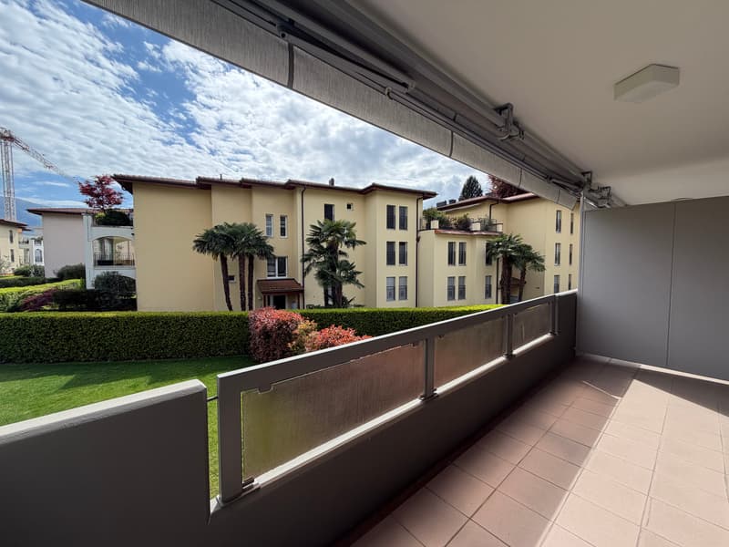 Elegante appartamento ristrutturato con vista panoramica e posto auto incluso (2)