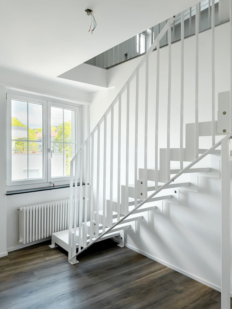 Helle komplett neu renovierte 3.5 Zimmer Maisonette im 2. OG (4)