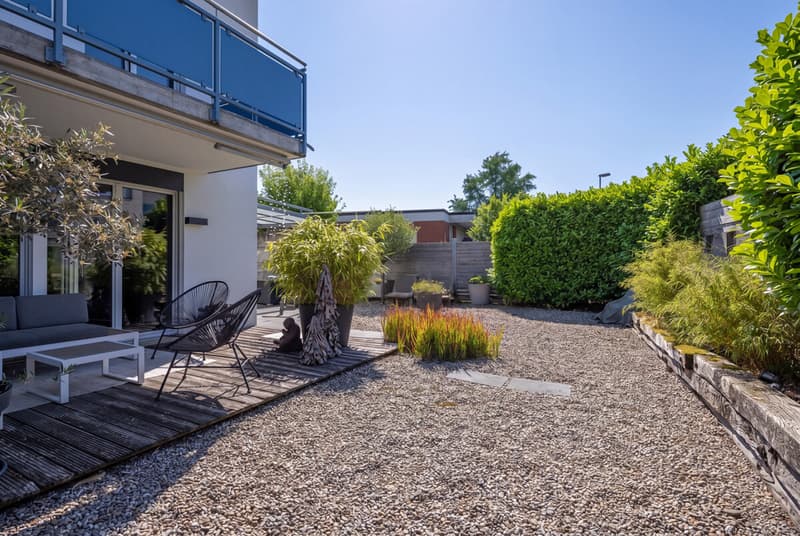Sonniger, pflegeleichter Garten
