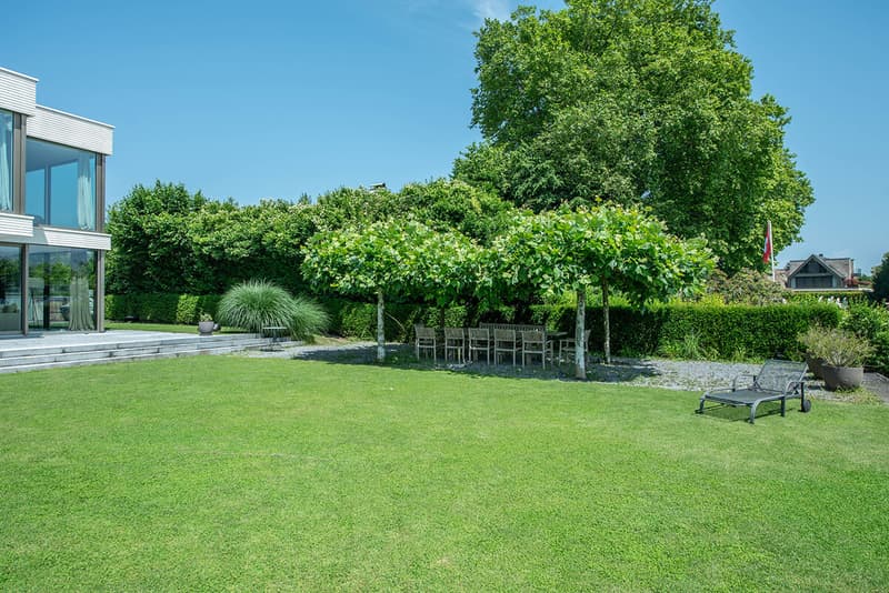 Luxus direkt am See in Stäfa mit Aussenpool und privatem Badesteg (4)