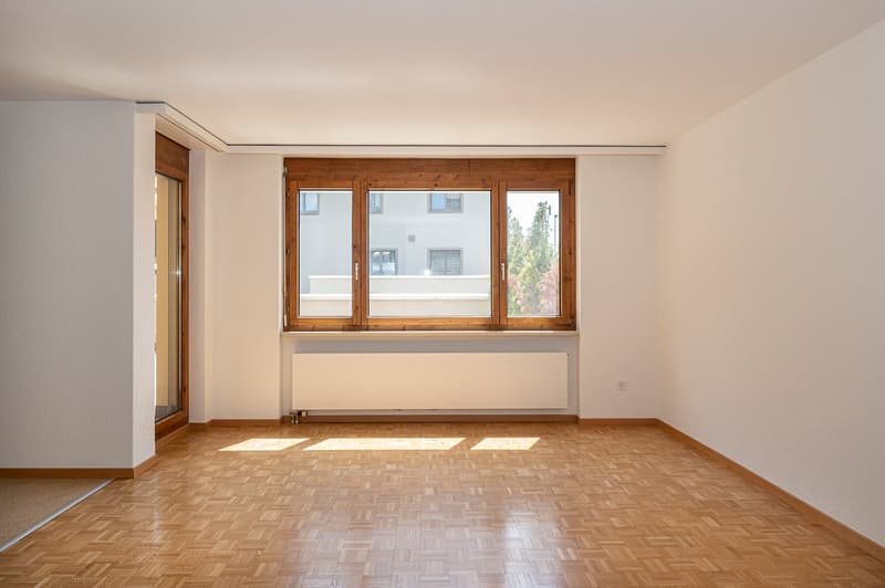 Grosszügige 2.5-Zimmer-Wohnung an zentraler Lage mit 40 m2 Terrasse (6)