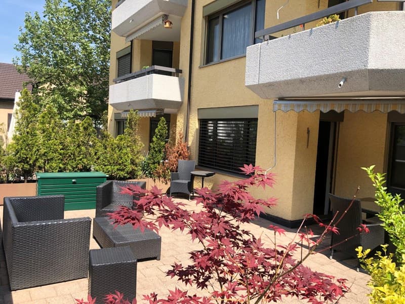 Grosszügige 2.5-Zimmer-Wohnung an zentraler Lage mit 40 m2 Terrasse (10)