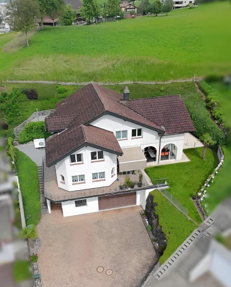 Gepflegtes 7.5-Zimmer-Landhaus in ruhiger Lage von Ennetmoos (1)