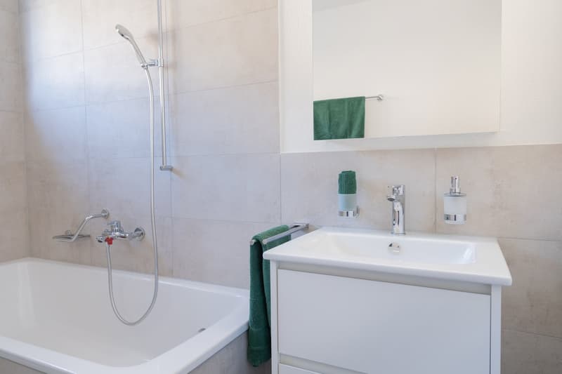 Exklusive 5.5-Zimmer-Attikawohnung in Hergiswil – Neubau mit Bergblick (8)