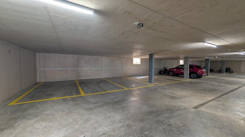 Einstellhallenplätze in Gümmenen zu vermieten (2)