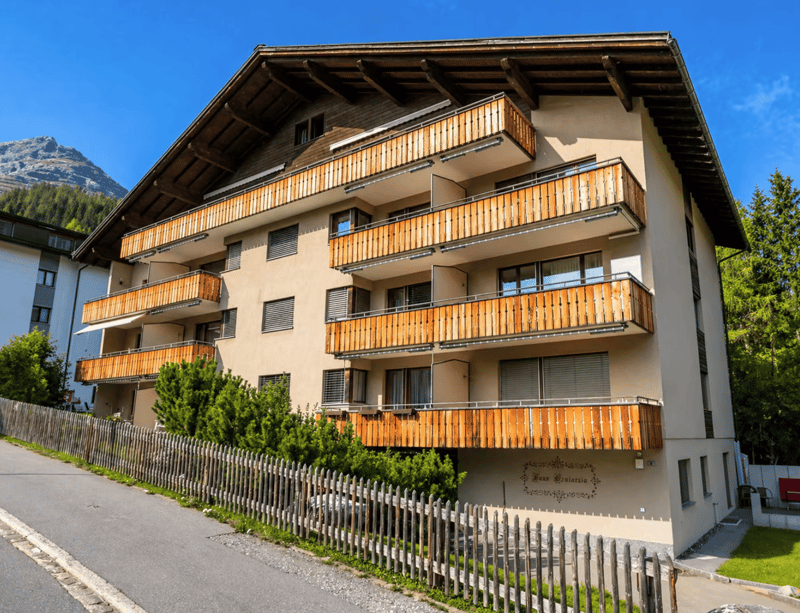 Charmante 2-Zimmer-Wohnung mit Balkon und Garage in Davos Platz (1)