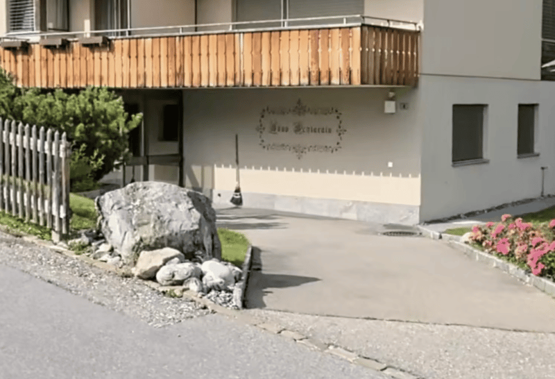 Charmante 2-Zimmer-Wohnung mit Balkon und Garage in Davos Platz (3)