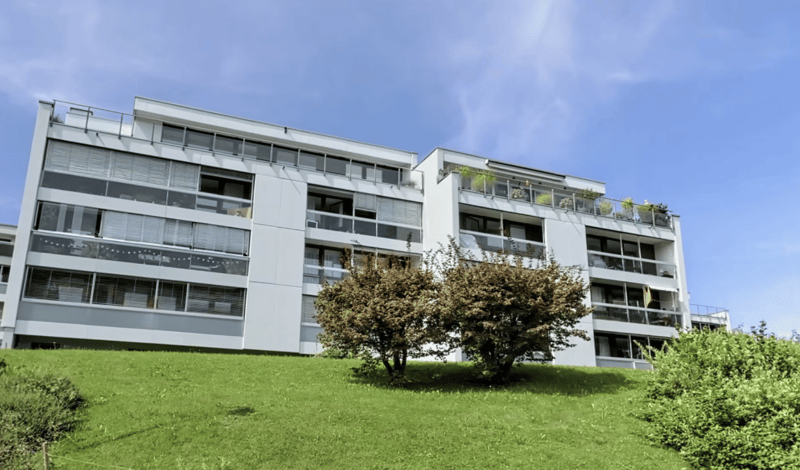 Grosszügige 6.5-Zimmer-Wohnung mit Balkon und Garage in Richterswil (1)