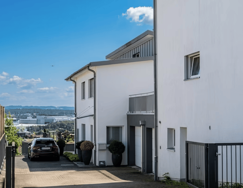 Exklusives 11-Zimmer-Einfamilienhaus in ruhiger Lage von Rümlang (1)