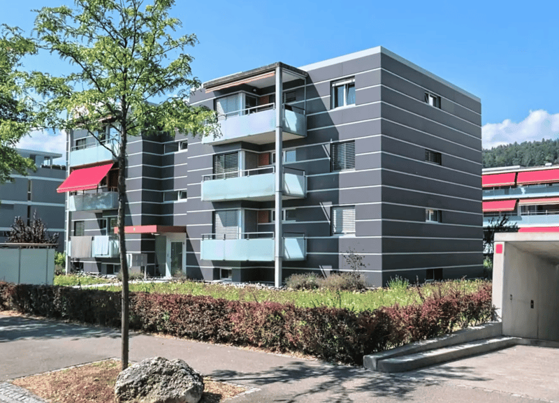 Charming 4.5-Room Apartment for Sale in Biel – Quiet Location with Beautiful Views (2)