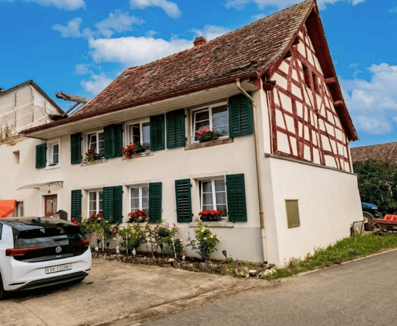 Charming 7-room single-family house in Lohn – Available immediately! (1)