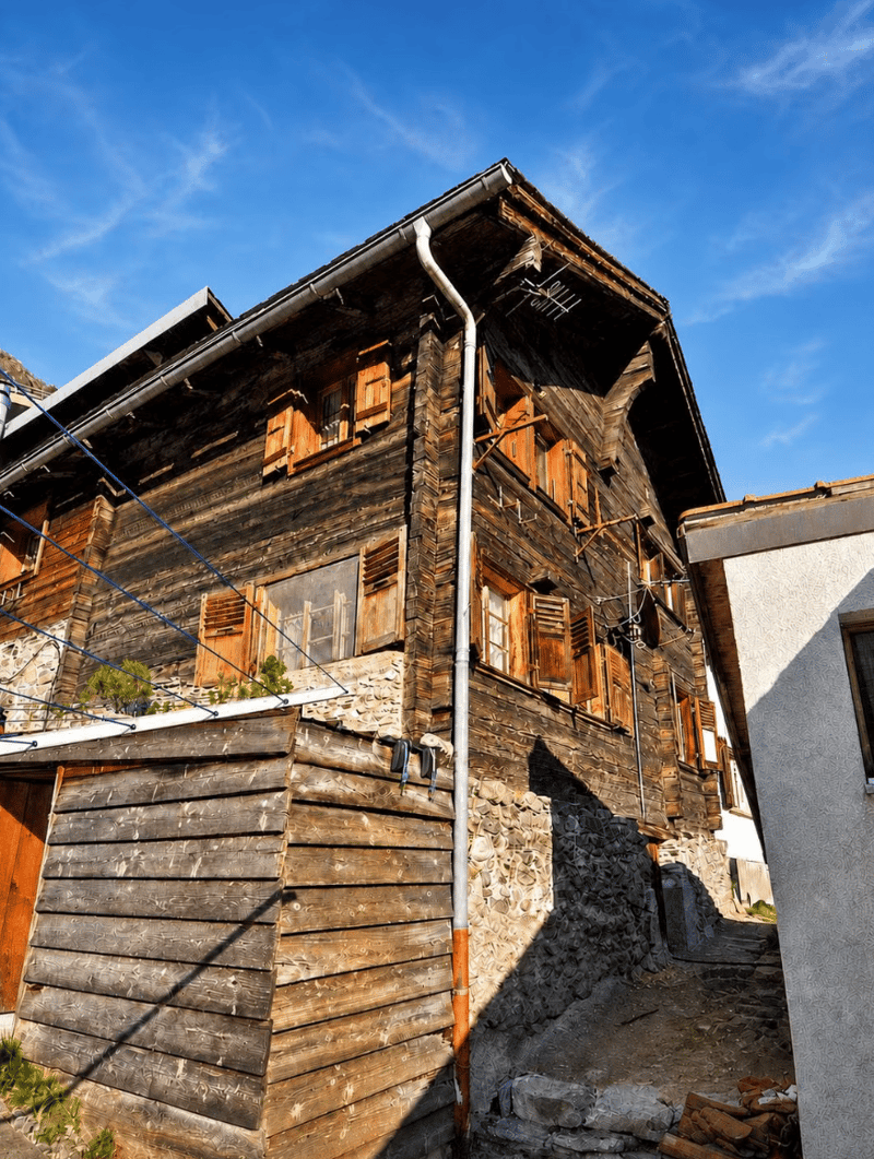 Charmante 3.5-Zimmer-Wohnung mit Balkon und herrlicher Aussicht in Steg-Hohtenn (1)