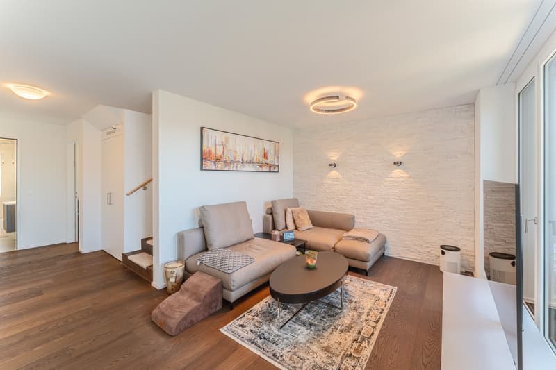 Familienfreundliche 5½ Zimmer-Minergie-Maisonette mit 2 Garagenplätzen im exklusiven Ausbaustandard (5)