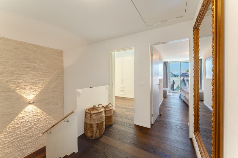 Familienfreundliche 5½ Zimmer-Minergie-Maisonette mit 2 Garagenplätzen im exklusiven Ausbaustandard (10)