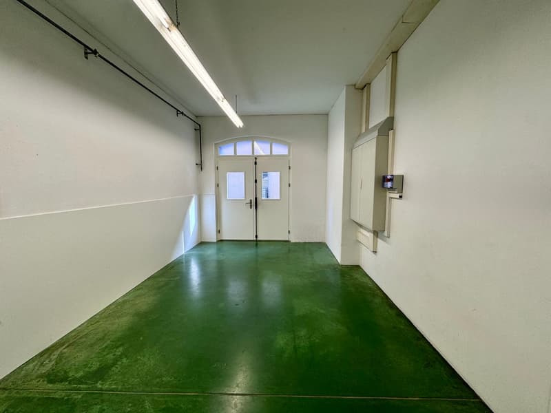 Gewerbefläche mit separaten Räumen und eigenem Sitzplatz (4)
