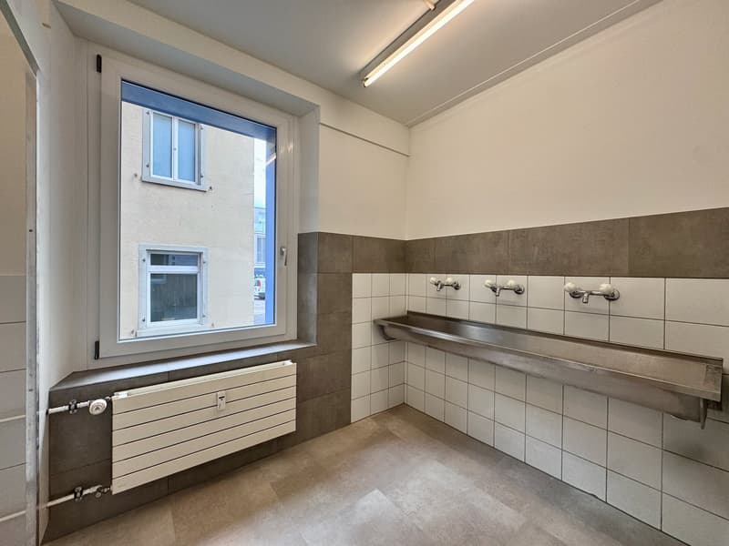 Gewerbefläche mit separaten Räumen und eigenem Sitzplatz (14)