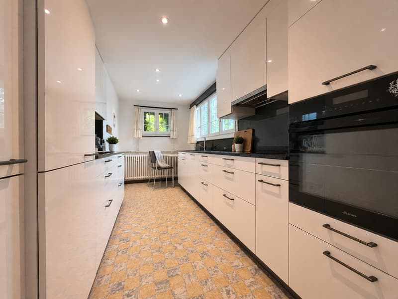 Grosszügiges Wohnhaus mit Werkstatt und Garten (5)