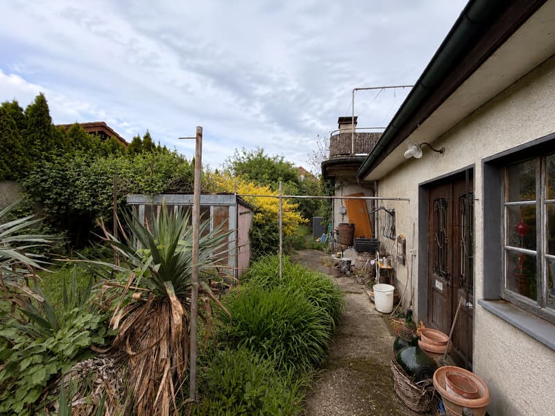 Grosszügiges Wohnhaus mit Werkstatt und Garten (8)
