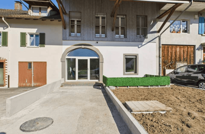 Charmantes Mehrfamilienhaus in ruhiger Lage von Bötztal (2)