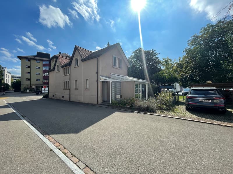 Charmantes 4.5-Zimmer-Einfamilienhaus in ruhiger Lage von Dietikon (2)