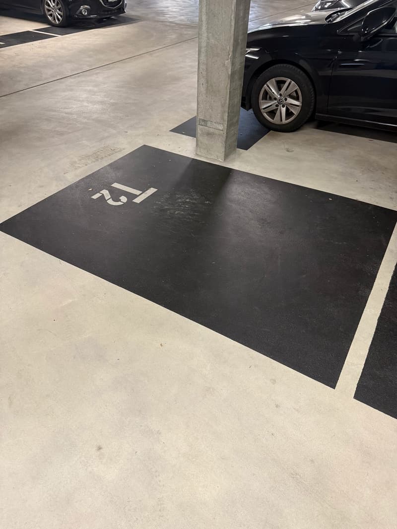 Motorrad-Einstellplatz zu vermieten (2)