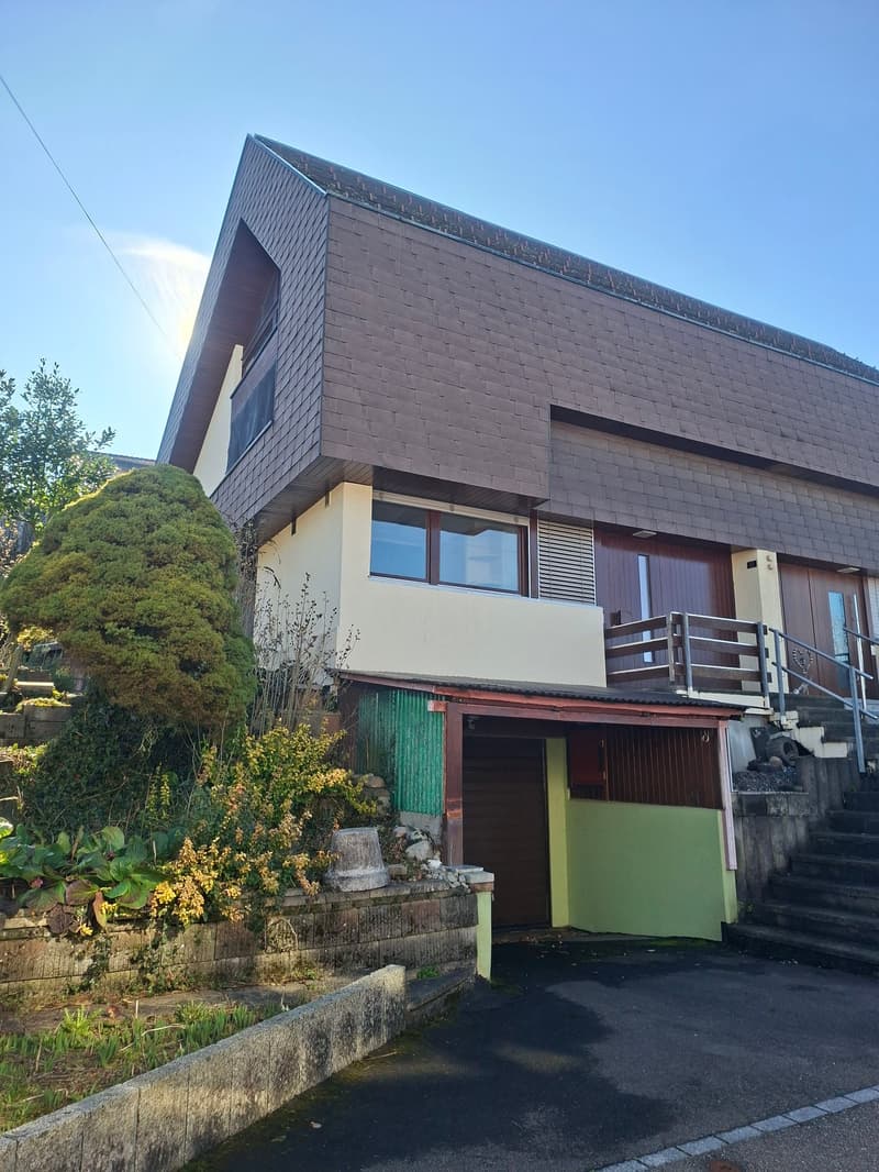 Ein Haus mit Charakter, Entwicklungsmöglichkeiten und hervorragender Zukunftsperspektive (1)
