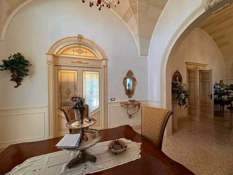 Maestosa Villa di lusso con piscina a Scorrano (23)