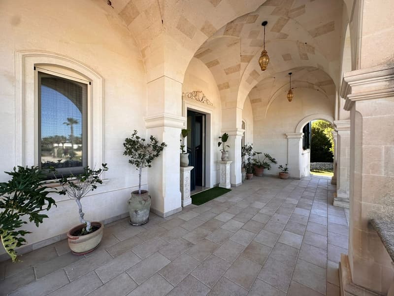 Maestosa Villa di lusso con piscina a Scorrano (12)